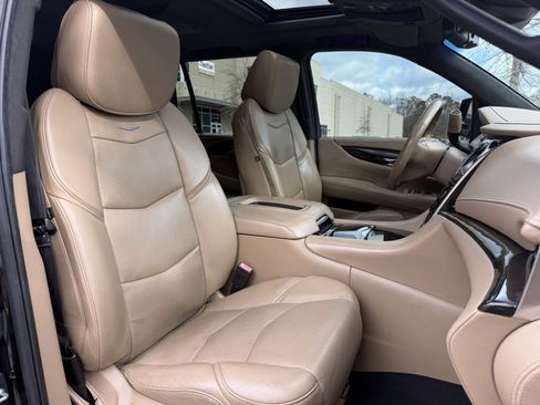 Used 2019 Cadillac Escalade Platinum image 37