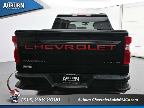 Used 2019 Chevrolet Silverado 1500 Custom w/ Custom Convenience Package AWD/4WD image 4