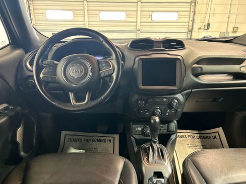 Used 2019 Jeep Renegade Limited w/ Quick Order Package 22P AWD/4WD image 4