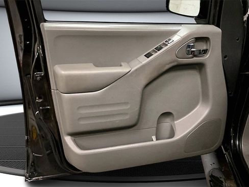 Used 2020 Nissan Frontier SV w/ Midnight Edition Floor Mats image 17