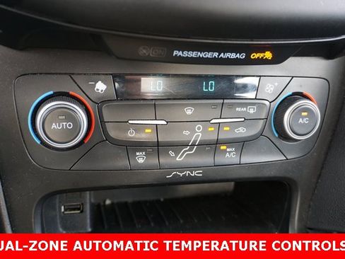 Used 2018 Ford Focus SE w/ SE Appearance Package image 8