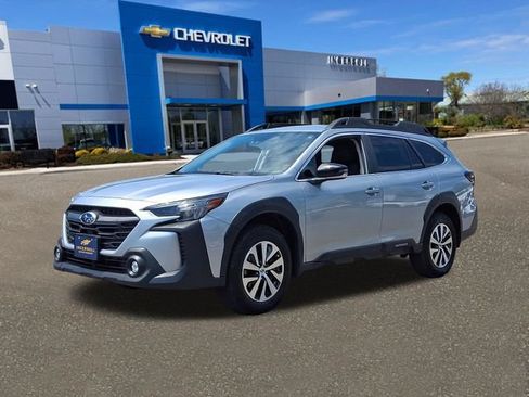 Used 2025 Subaru Outback Premium AWD/4WD image 34