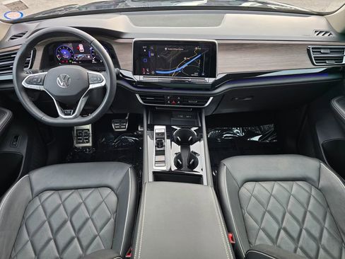 Used 2024 Volkswagen Atlas SEL Premium R-Line image 5