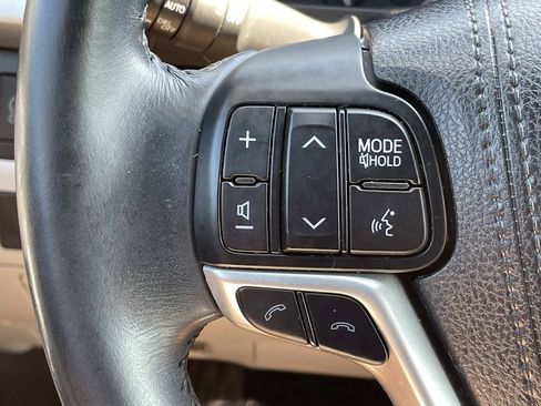 Used 2018 Toyota Highlander XLE FWD image 30