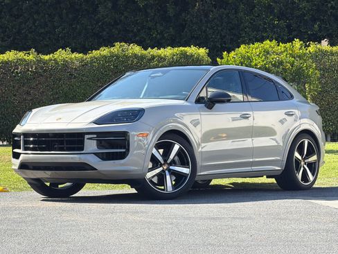 Certified 2026 Porsche Cayenne GTS AWD/4WD image 1