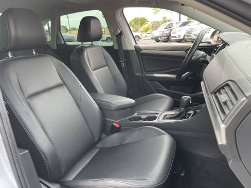 Used 2019 Volkswagen Jetta SE w/ Cold Weather Package FWD image 11