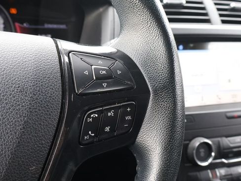 Used 2018 Ford Explorer XLT w/ Equipment Group 202A AWD/4WD image 19