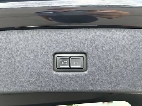 Used 2020 Audi Q8 Prestige AWD/4WD image 15