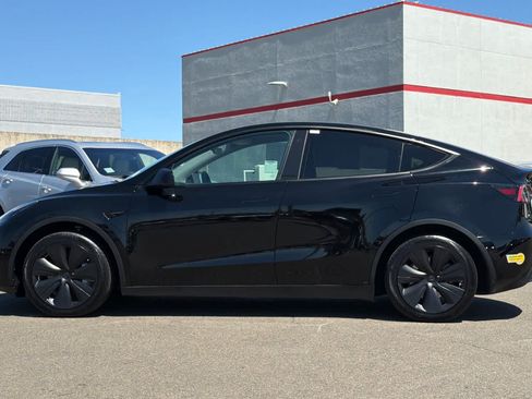 Used 2023 Tesla Model Y Long Range AWD/4WD image 9