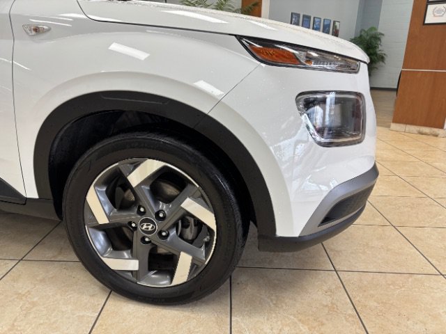 Used 2024 Hyundai Venue SEL FWD image 21
