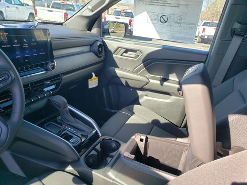 New 2026 Chevrolet Colorado W/T image 25