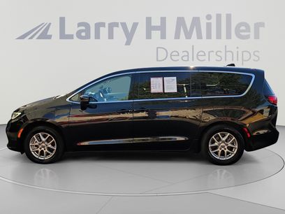 Used 2023 Chrysler Pacifica Touring-L