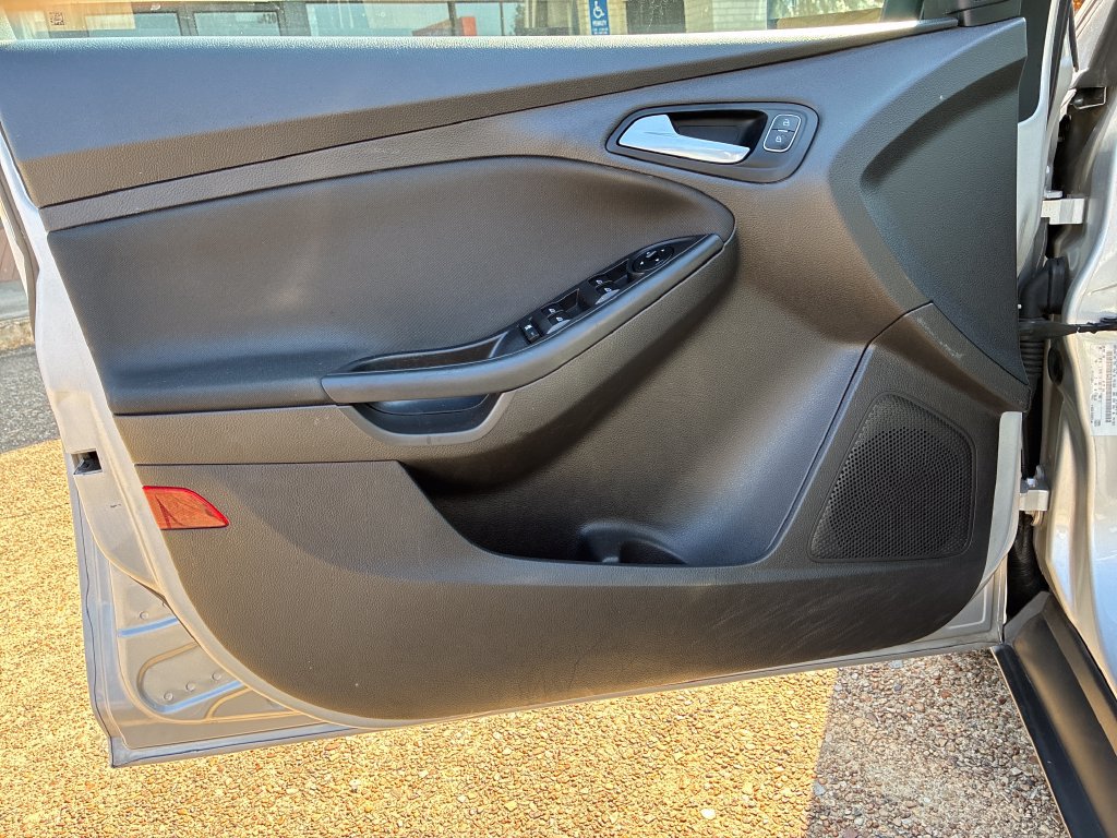 Used 2016 Ford Focus SE FWD image 11