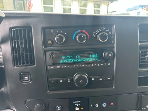 Used 2018 Chevrolet Express 3500 LT w/ LT Preferred Equipment Group image 28