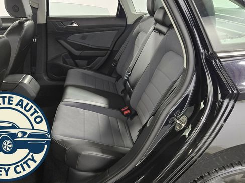 Used 2025 Volkswagen Jetta SE image 21