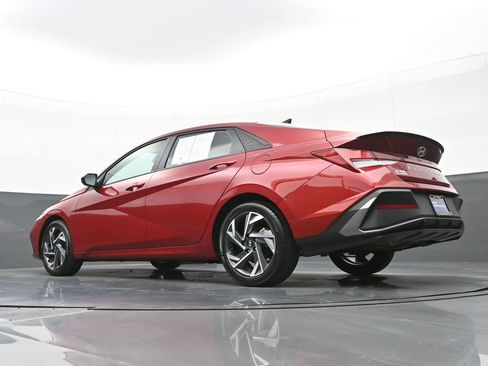 Certified 2025 Hyundai Elantra Sport image 41