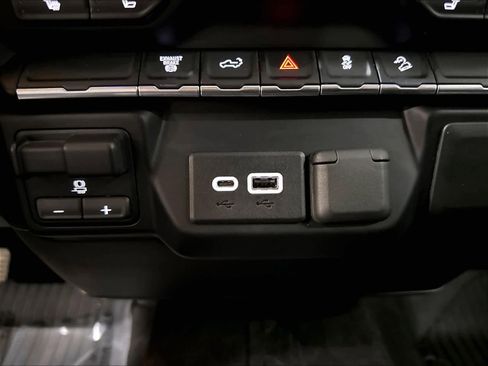Used 2021 Chevrolet Silverado 2500 LT w/ Convenience Package AWD/4WD image 33