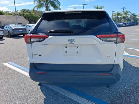 Used 2022 Toyota RAV4 LE FWD image 6