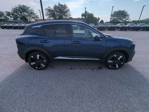 Used 2025 Nissan Kicks SR FWD image 2