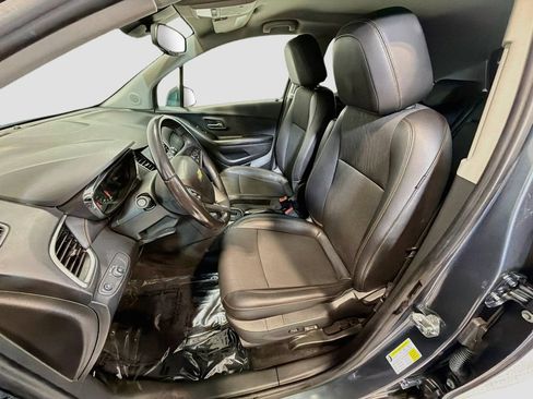 Used 2022 Chevrolet Trax LT w/ Driver Confidence Package AWD/4WD image 17