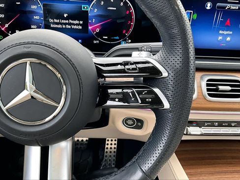 Used 2024 Mercedes-Benz GLS 450 4MATIC image 25