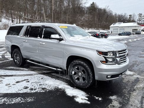 Used 2016 Chevrolet Suburban LT image 7