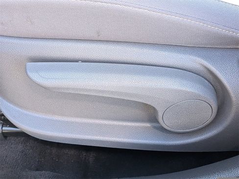 Used 2020 Kia Niro LXS image 19