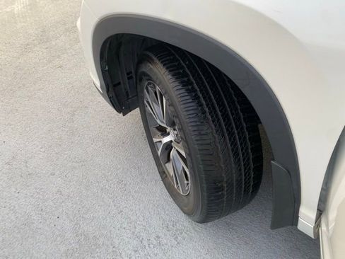 Used 2016 Toyota Highlander XLE image 28