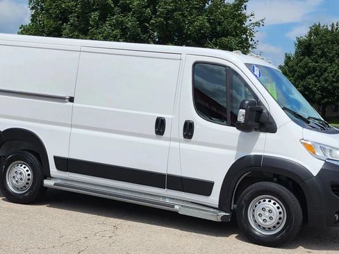 Used 2025 RAM ProMaster 2500 w/ U-Haul Equipment Group FWD image 8