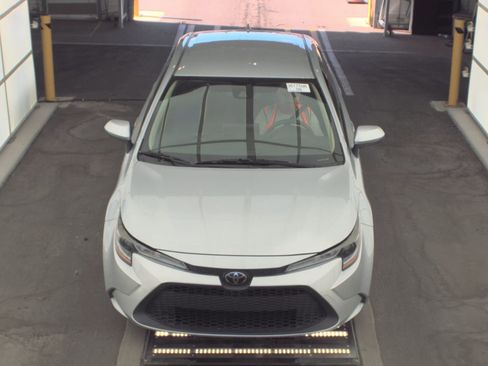 Used 2021 Toyota Corolla LE FWD image 2