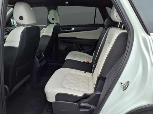 Used 2025 Volkswagen Atlas Cross Sport SEL Premium R-Line image 18