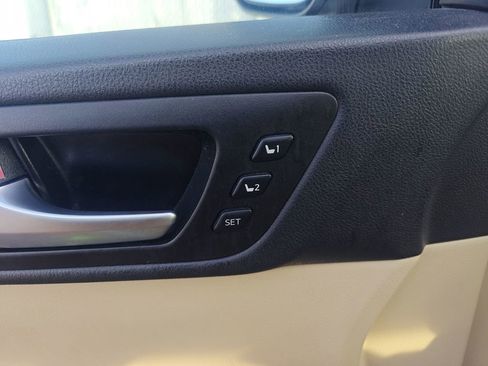 Used 2016 Toyota Highlander Limited image 6