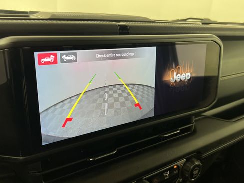 Used 2025 Jeep Wrangler Unlimited Sahara AWD/4WD image 31