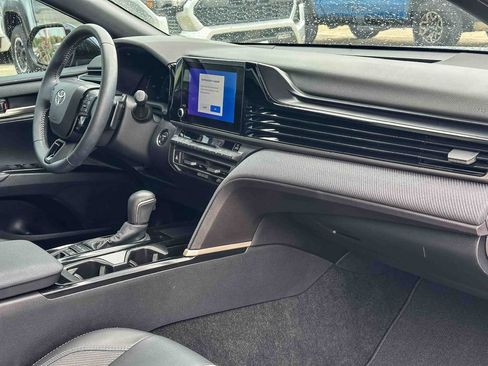 Used 2025 Toyota Camry SE w/ Convenience Package image 21