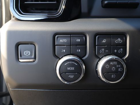 Used 2026 GMC Sierra 2500 AT4 w/ AT4 Premium Plus Package image 16