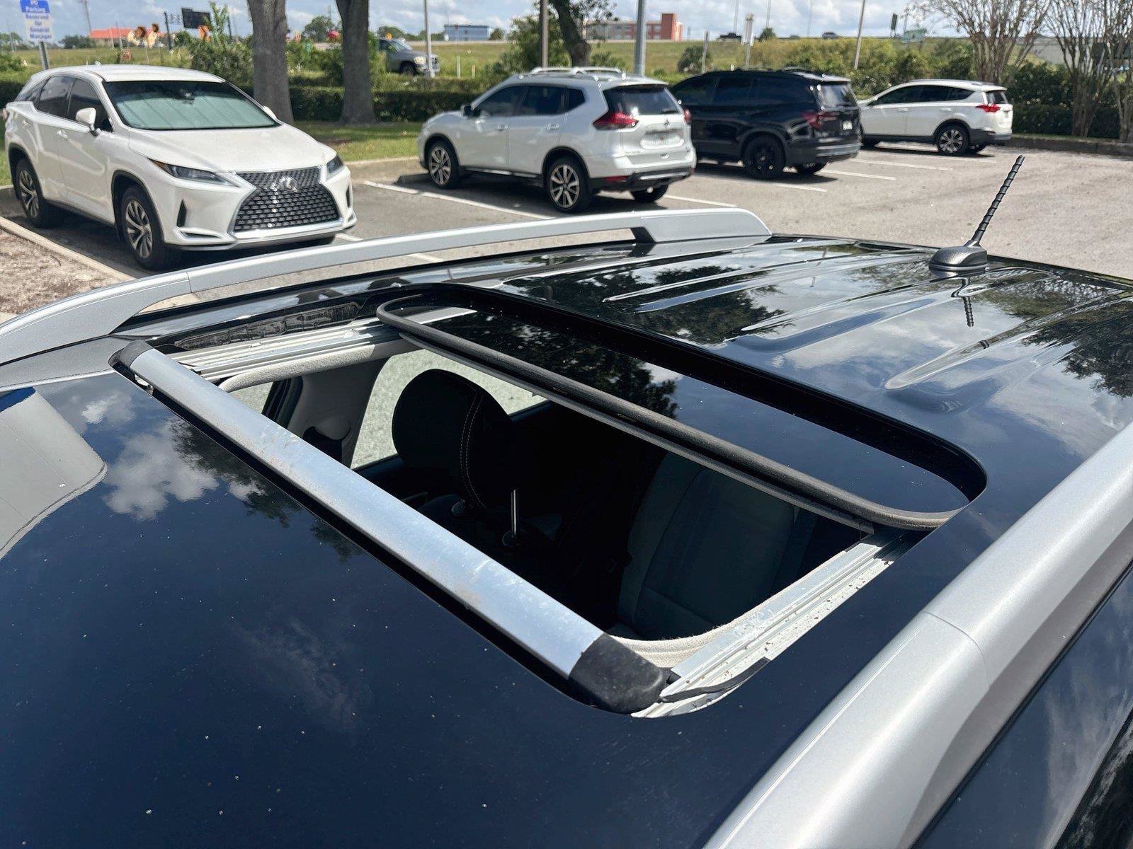 Used 2025 Hyundai Venue SEL FWD image 26