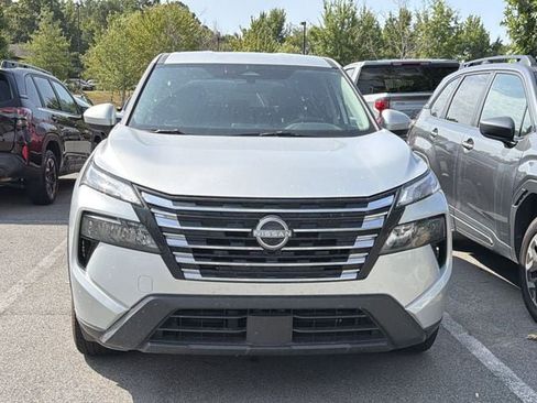 Used 2025 Nissan Rogue SV AWD/4WD image 2