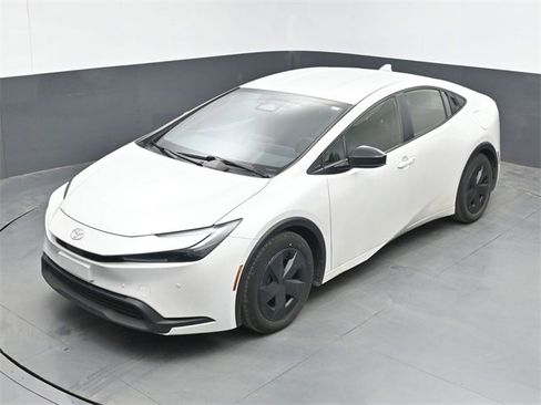 Used 2023 Toyota Prius LE image 15