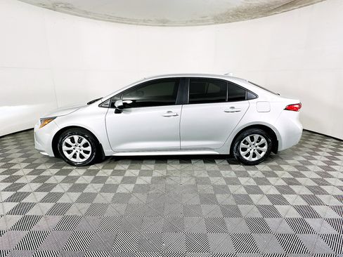 Used 2025 Toyota Corolla LE image 6