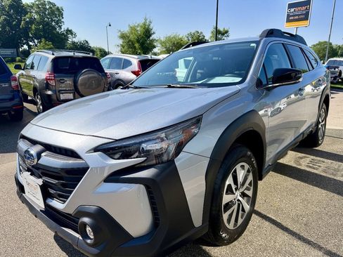 Used 2025 Subaru Outback Premium AWD/4WD image 7