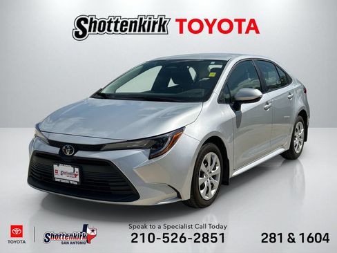 Used 2025 Toyota Corolla LE FWD image 1