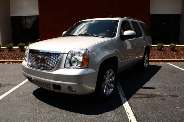 Used 2013 GMC Yukon Denali AWD/4WD image 1