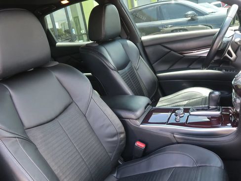 Used 2019 INFINITI Q70 Luxe w/ Sport Package RWD image 29