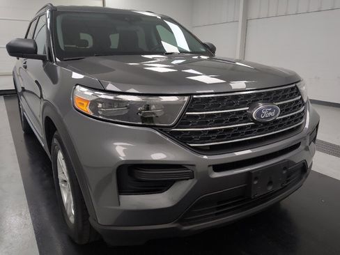Used 2023 Ford Explorer XLT AWD/4WD image 14