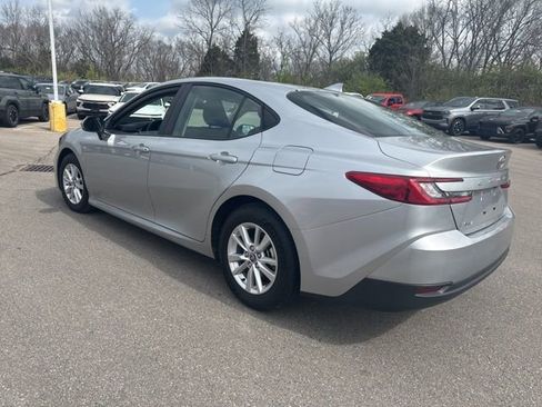 Used 2025 Toyota Camry LE image 3