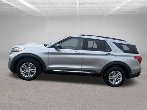Used 2024 Ford Explorer XLT w/ Equipment Group 202A AWD/4WD image 6