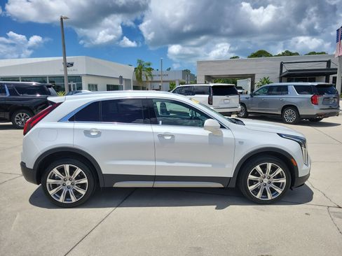 Used 2019 Cadillac XT4 Premium Luxury w/ Cold Weather Package FWD image 3