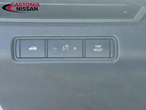 Used 2025 Nissan Altima 2.5 SV FWD image 13