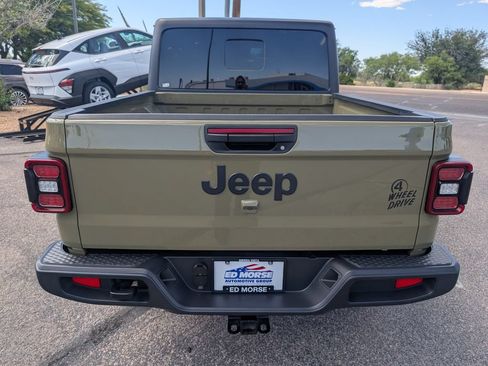 Used 2025 Jeep Gladiator Sport AWD/4WD image 3