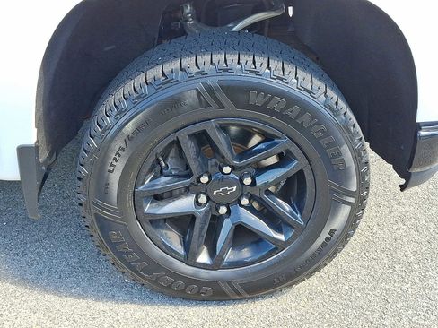 Used 2019 Chevrolet Silverado 1500 Custom Trail Boss w/ Custom Convenience Package AWD/4WD image 8